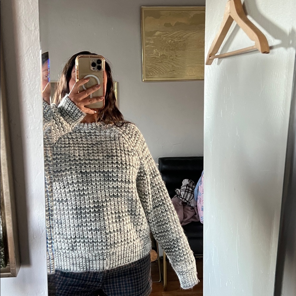 GAP Women's Marled Gray Knit Sweater‎